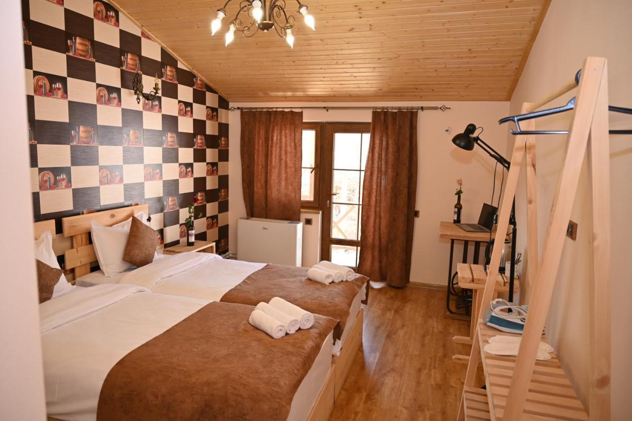 Berkri Gastro Yard & Guest House Yenokavan Exterior foto